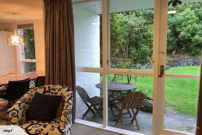 Photo of property in 141 Churton Drive, Churton Park, Wellington, 6037