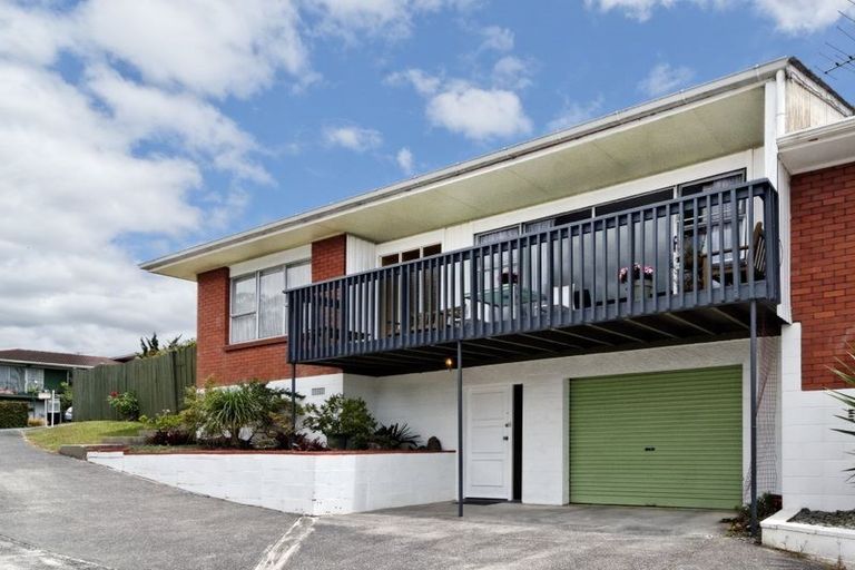 Photo of property in 1/6 Butterworth Drive, Glendene, Auckland, 0602