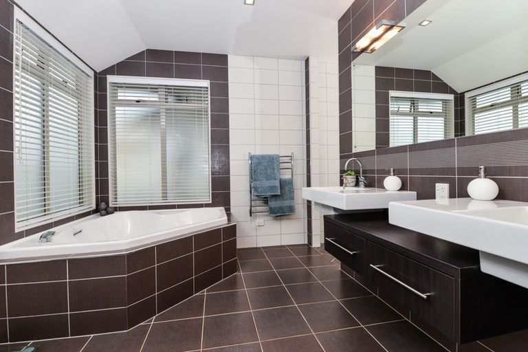 Photo of property in 3 The Peninsula, Huntington, Hamilton, 3210