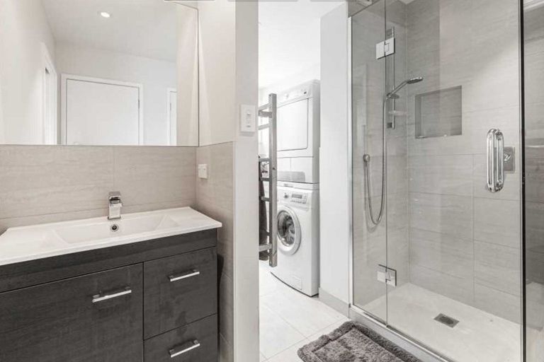 Photo of property in 3/2 Beach Road, Castor Bay, Auckland, 0620