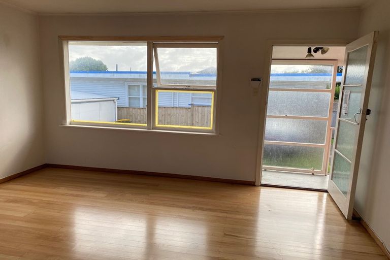 Photo of property in 2/2 Archibald Road, Kelston, Auckland, 0602