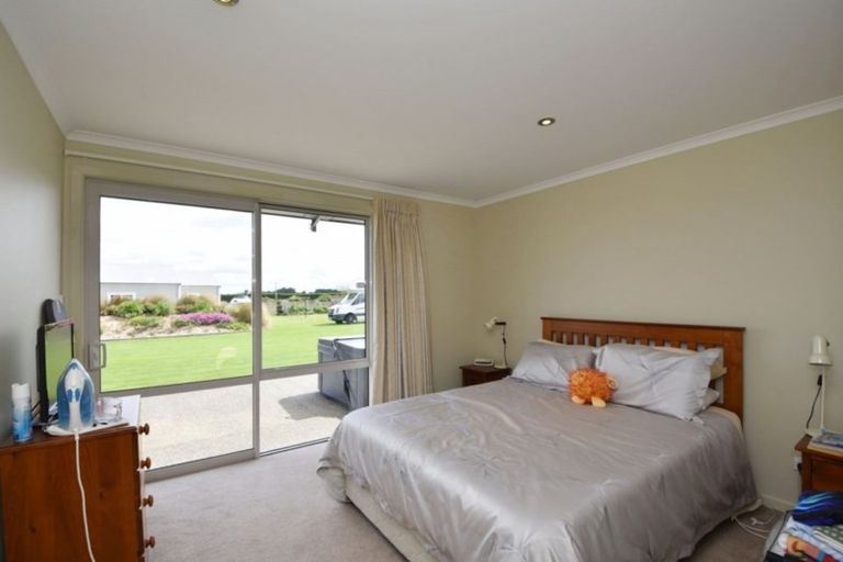 Photo of property in 3 Court Of Ascot, Seaward Bush, Invercargill, 9812