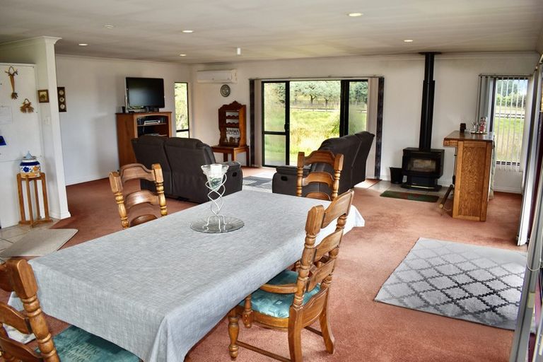 Photo of property in 12 Te Horo Beach Road, Te Horo, Otaki, 5581