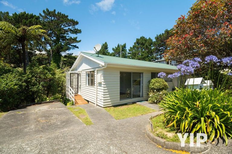 Photo of property in 16a Glen Alton Avenue, Paparangi, Wellington, 6037