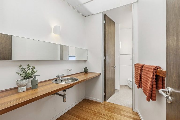 Photo of property in 87 Marine Parade, Seatoun, Wellington, 6022