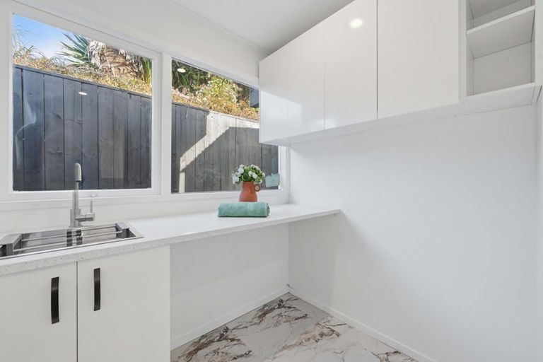 Photo of property in 21 Lawrence Crescent, Hillpark, Auckland, 2102