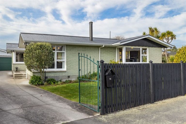 Photo of property in 16 Greenfield Place, Mairehau, Christchurch, 8052