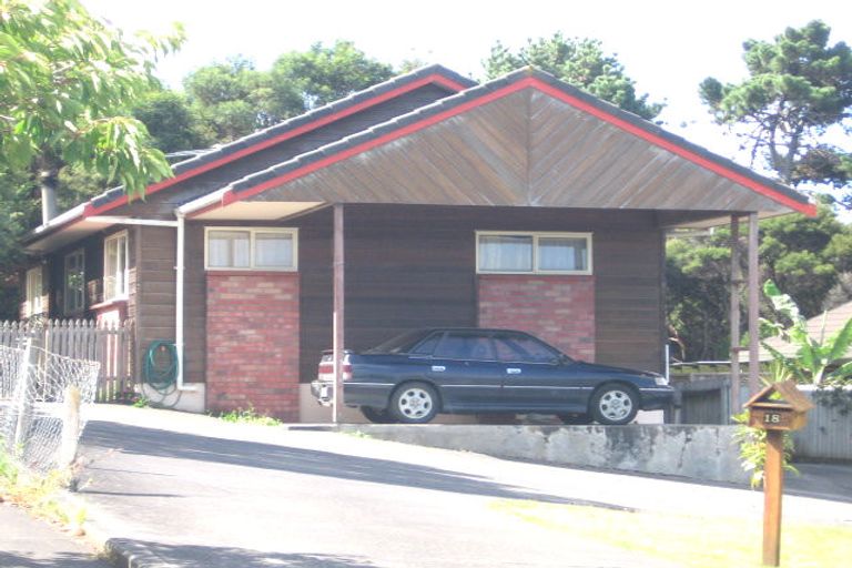 Photo of property in 2/16 Valecrest Place, Bayview, Auckland, 0629