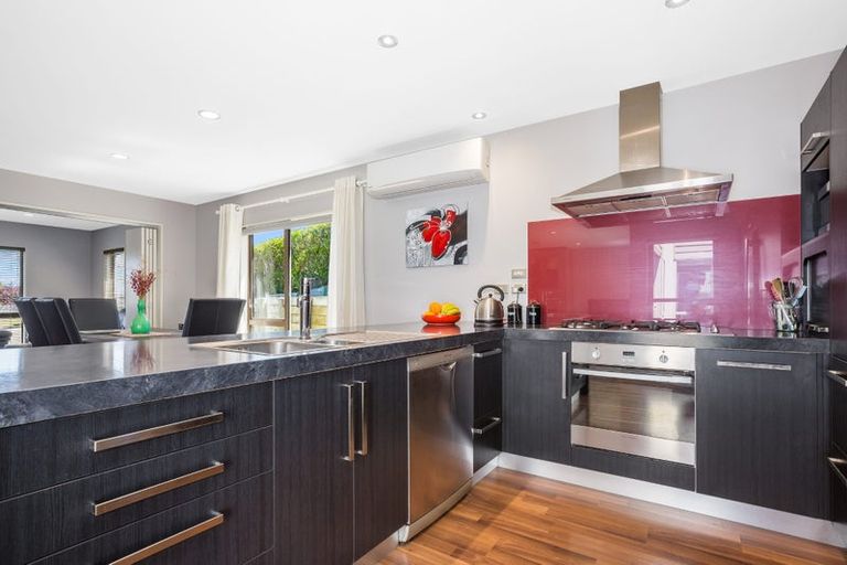 Photo of property in 33 Kahurangi Heights, Aotea, Porirua, 5024