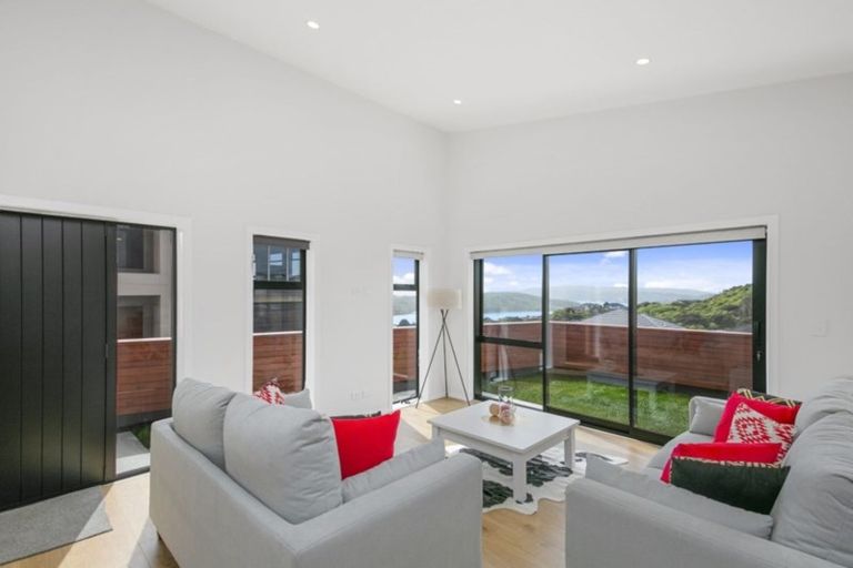 Photo of property in 5 Heaphy Court, Aotea, Porirua, 5024