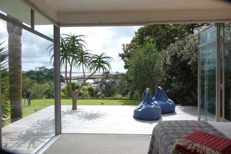 Photo of property in 42 Covil Avenue, Te Atatu South, Auckland, 0610