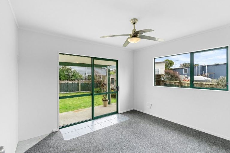 Photo of property in 14 Karaka Street, Otaki Beach, Otaki, 5512