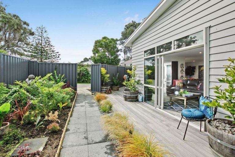 Photo of property in 35 Waione Avenue, Athenree, Waihi Beach, 3177