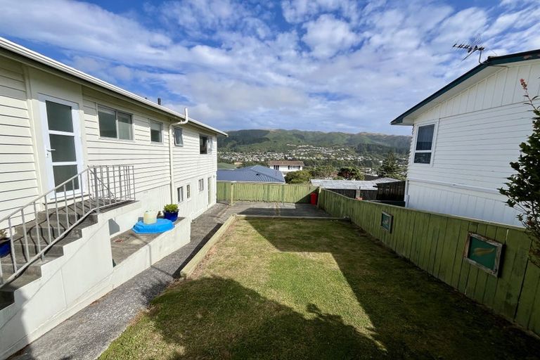 Photo of property in 1 Spicer Place, Tawa, Wellington, 5028