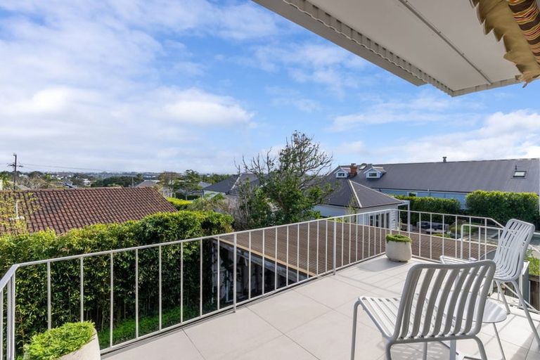 Photo of property in 4/134 Calliope Road, Stanley Point, Auckland, 0624