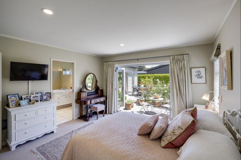 Photo of property in 28a Middle Road, Havelock North, 4130