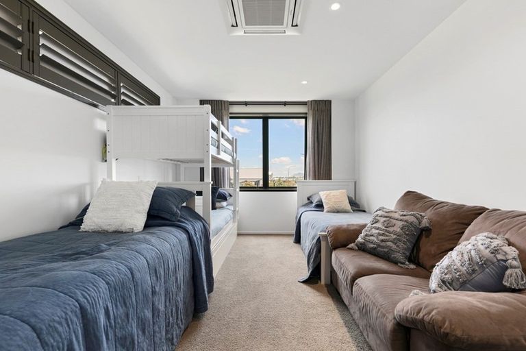 Photo of property in 563 Grenada Street, Papamoa Beach, Papamoa, 3118