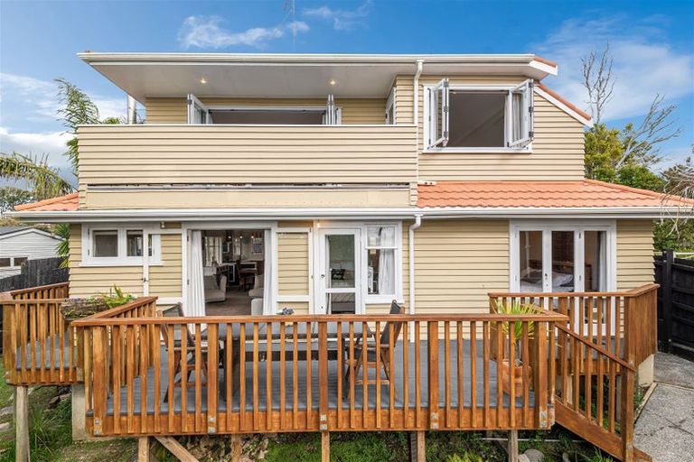 Photo of property in 113 Carlisle Road, Torbay, Auckland, 0632