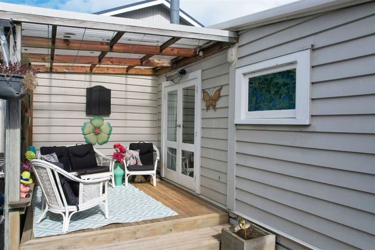Photo of property in 5 Aranui Avenue, Waitarere Beach, Levin, 5510