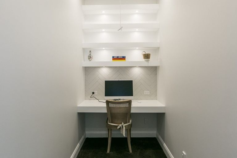 Photo of property in 137 Vigor Brown Street, Napier South, Napier, 4110