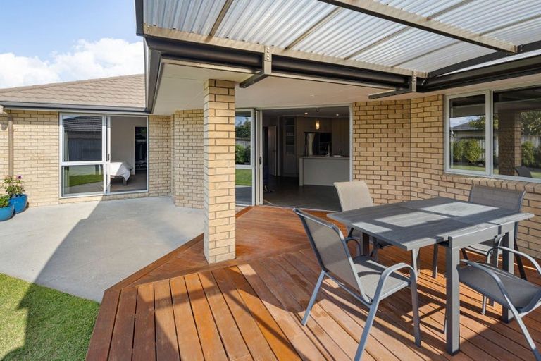 Photo of property in 26 Whitney Place, Rototuna North, Hamilton, 3210