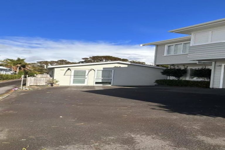 Photo of property in 60 Marine Parade, Mellons Bay, Auckland, 2014