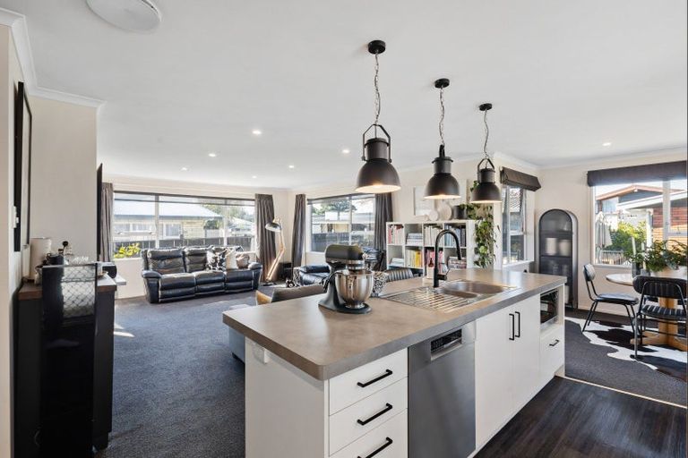 Photo of property in 16 Lockhart Avenue, Milson, Palmerston North, 4414