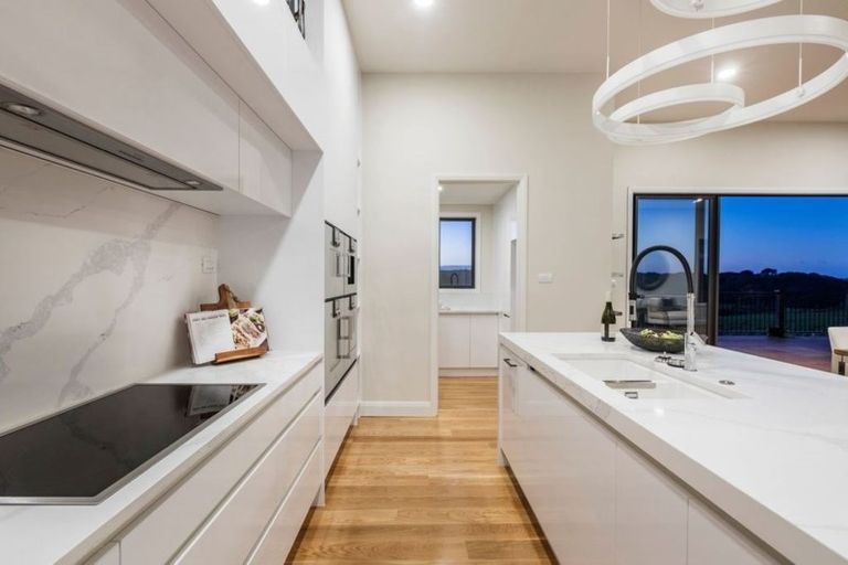 Photo of property in 7 Headland Drive, Long Bay, Auckland, 0630