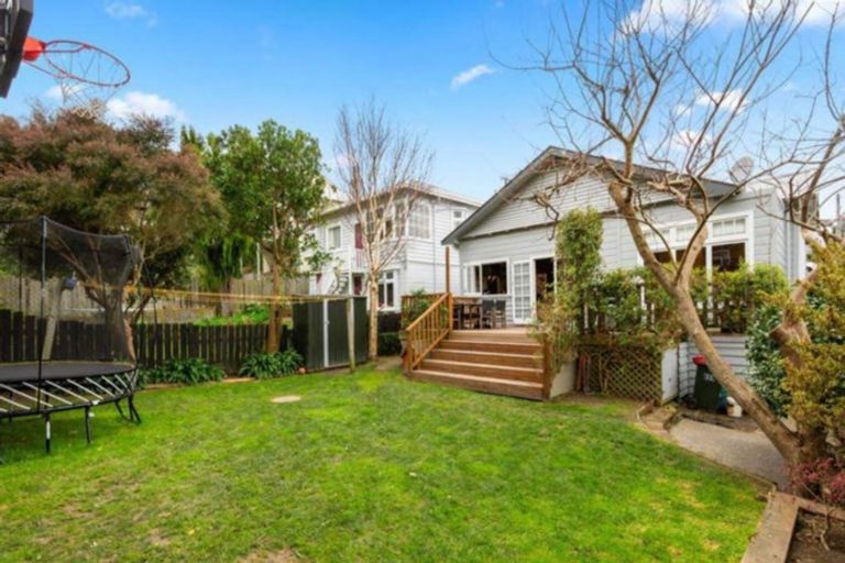 Photo of property in 18 Hohiria Road, Hataitai, Wellington, 6021