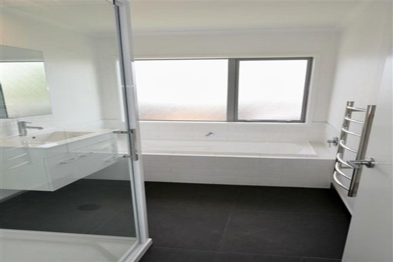 Photo of property in 2a Waterview Road, Favona, Auckland, 2024