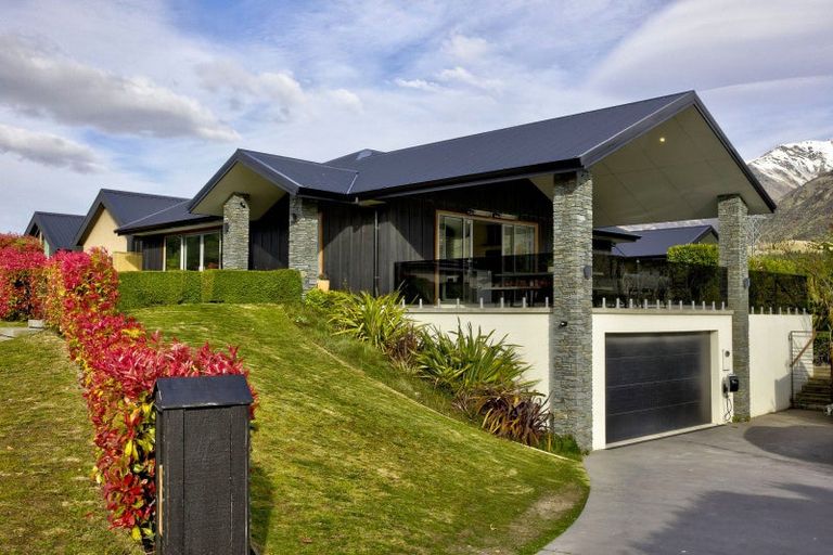 Photo of property in 6 Oxfordshire Avenue, Lower Shotover, Queenstown, 9304