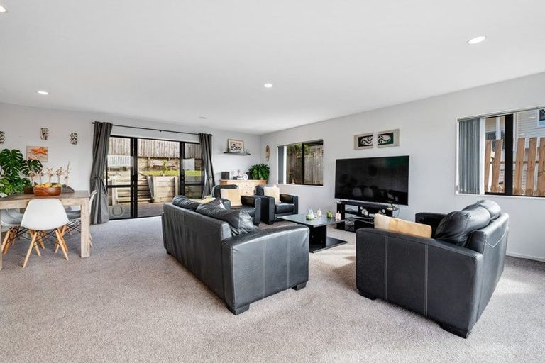 Photo of property in 18 Roseville Road, Gulf Harbour, Whangaparaoa, 0930