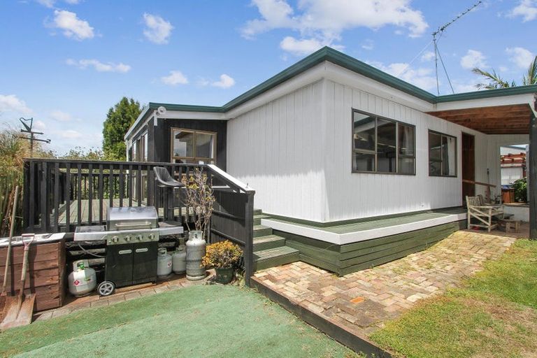 Photo of property in 9 Constable Road, Waiuku, 2123