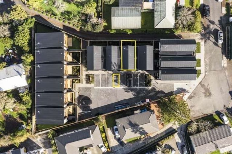 Photo of property in 27d Dawnhaven Drive, Te Atatu Peninsula, Auckland, 0610