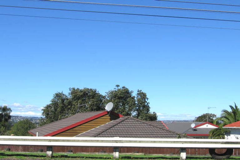 Photo of property in 17 Te Atatu Road, Te Atatu South, Auckland, 0610