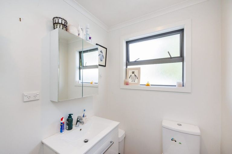 Photo of property in 12 Somerset Crescent, Highbury, Palmerston North, 4412