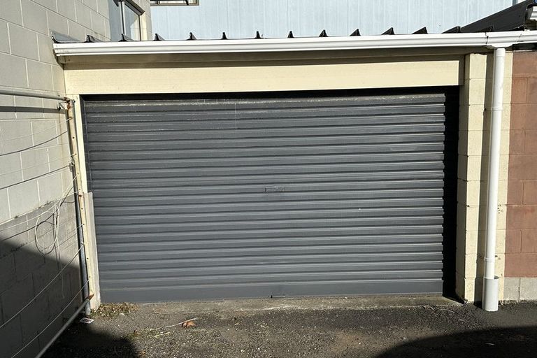 Photo of property in 82 Pioneer Road, Moturoa, New Plymouth, 4310