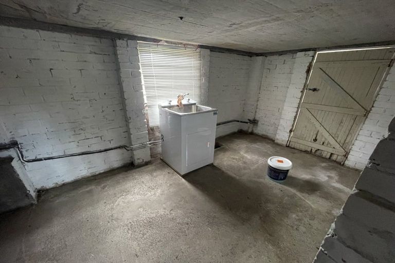 Photo of property in 16 Covil Avenue, Te Atatu South, Auckland, 0610