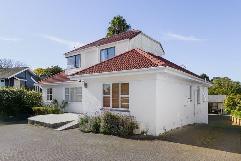 Photo of property in 218 Hillcrest Road, Hillcrest, Hamilton, 3216