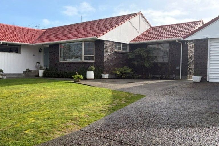Photo of property in 16 Richmond Avenue, Waikanae, 5036