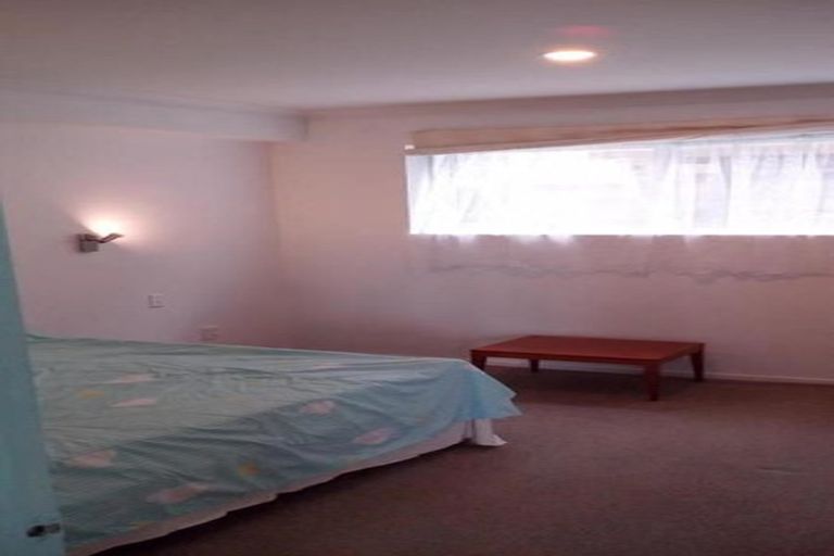 Photo of property in 281 Sturges Road, Henderson Valley, Auckland, 0612