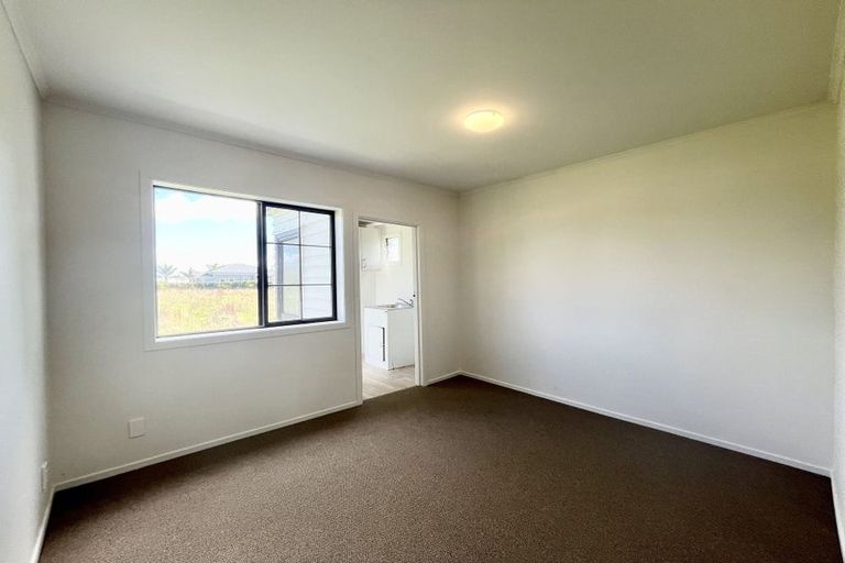 Photo of property in 1/11 Alston Avenue, Kelston, Auckland, 0602