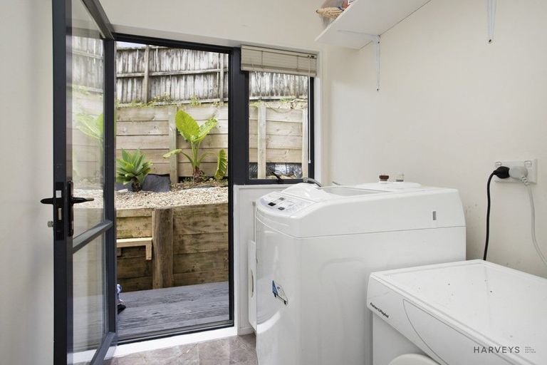 Photo of property in 58e Sunnyside Road, Sunnyvale, Auckland, 0612