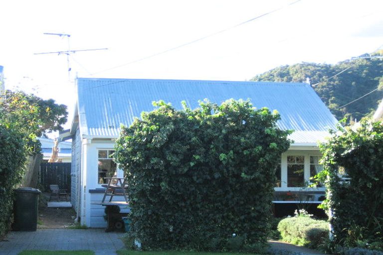 Photo of property in 8 Miro Street, Eastbourne, Lower Hutt, 5013