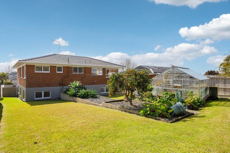 Photo of property in 5 Tanoa Place, Glendene, Auckland, 0602