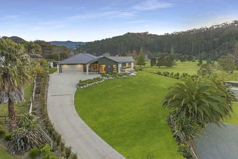 Photo of property in 19 Titoki Lane, Whangamata, 3691