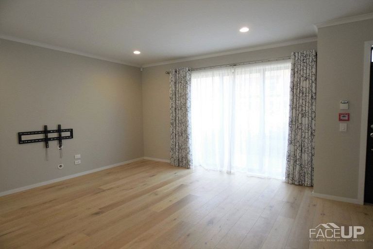 Photo of property in 213 Hobsonville Point Road, Hobsonville, Auckland, 0616