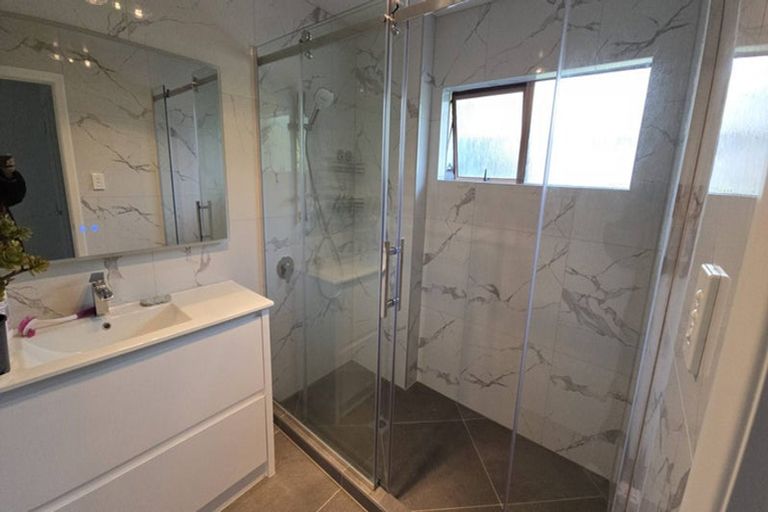 Photo of property in 1/22 Clovelly Road, Bucklands Beach, Auckland, 2012