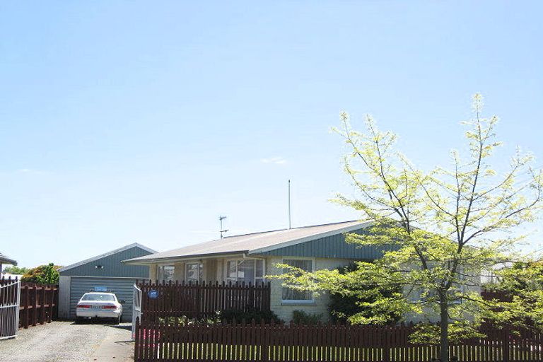 Photo of property in 51 Farquhars Road, Redwood, Christchurch, 8051