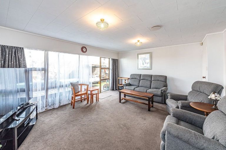 Photo of property in 102 Hinau Street, Castlecliff, Whanganui, 4501